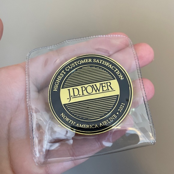 Delta Airlines Coin JD Powers Delta Difference Best Airline 2021 SEALED - Picture 2 of 3